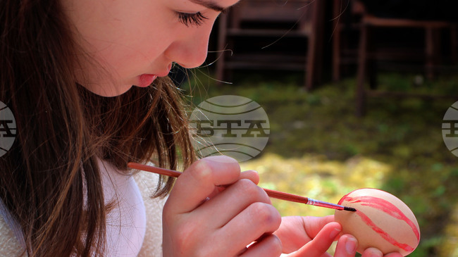 Деца и музейни специалисти ще боядисват заедно яйца във великденски работилници на музеите в Разград и Исперих