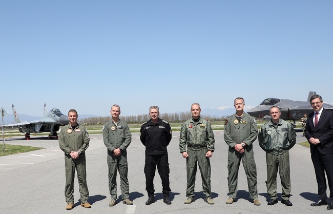 Българските и Нидерландските ВВС демонстрираха изпълнение на задачи по усилена охрана на въздушното пространство