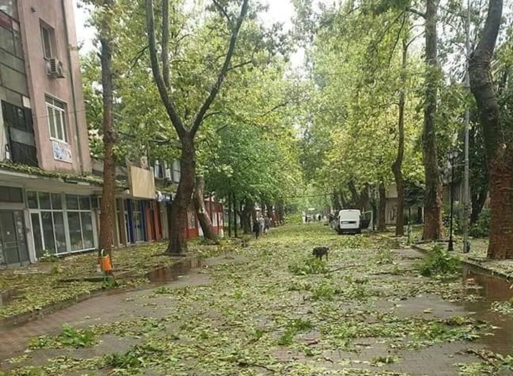 Силна буря с градушка нанесе щети в Силистренско