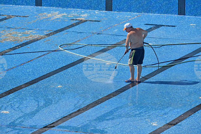 Варна - басейн „Юлиян Русев“ - почистване