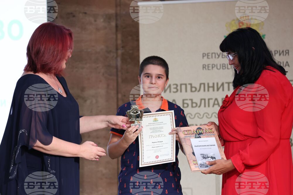 Деца от български общности в чужбина - конкурси - награди