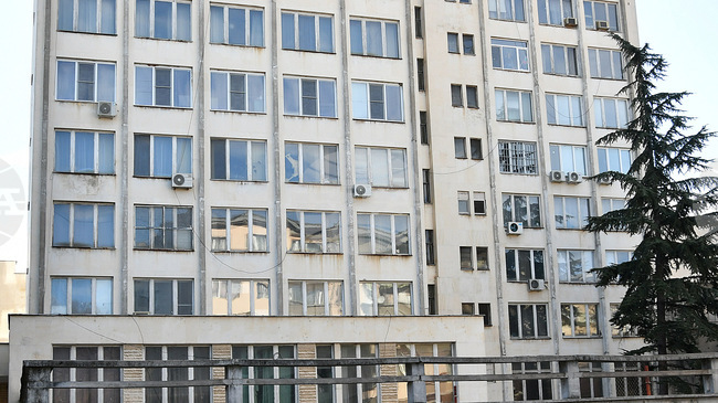 Пет автобуса в Монтана са повредени след нанасяне на удари с твърд предмет, полицията издирва извършителя