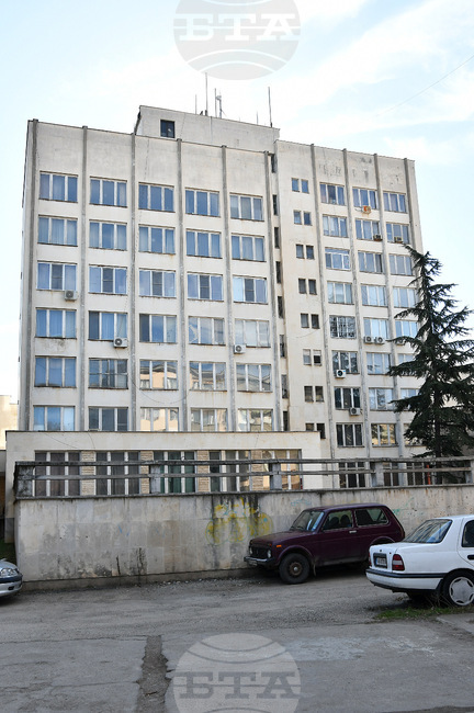 Пет автобуса в Монтана са повредени след нанасяне на удари с твърд предмет, полицията издирва извършителя