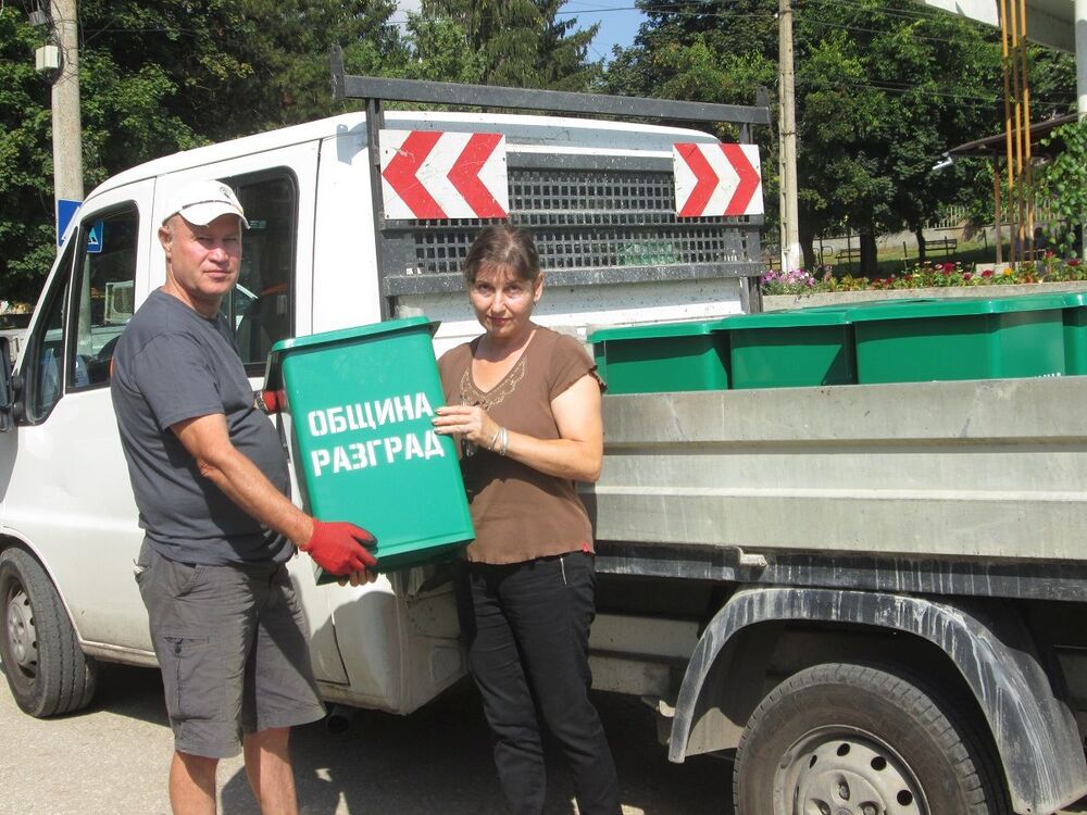105 нови кошчета за смет получиха кметовете на населени места в Община Разград