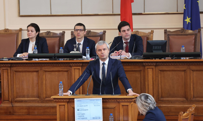 От "Възраждане" отново поискаха оставката на правителството, защото, според тях, "освен, че лъже, то просто не се справя с управлението на нашата държава"