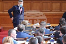 Парламент - Мустафа Карадайъ - заседание