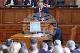 Парламент - Мустафа Карадайъ - заседание