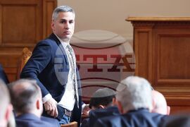 Парламент - Андрей Гюров - заседание