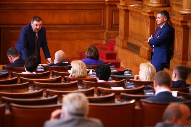 Депутатите обсъждат на първо четене по-сурови наказания в Наказателния кодекс при домашно насилие