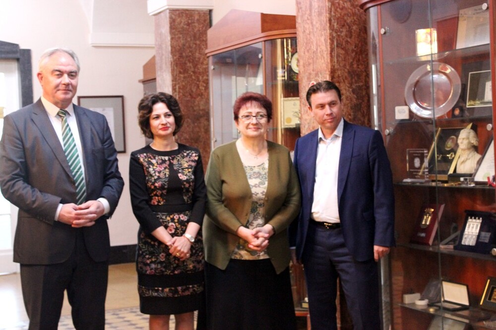 Деца от „Слънце” лазаруваха в Община Плевен