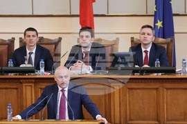 Парламент - Любомир Каримански - заседание