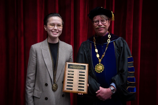 Американският университет награди най-изявените си студенти