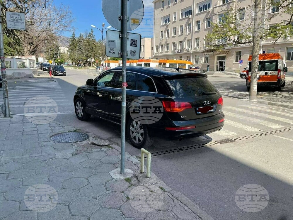 Полицията в Сливен санкционира водач за неправилно паркиране по сигнал на граждани