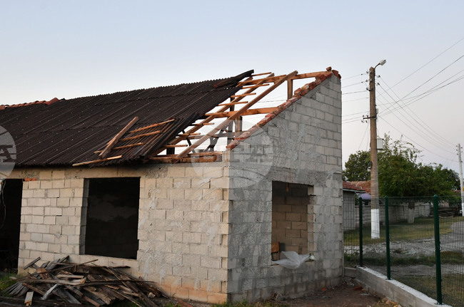 Ураганен вятър нанесе щети в ямболското село Меден кладенец, няма пострадали и бедстващи хора
