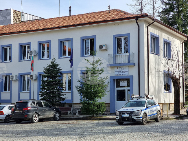 Мъж от Берковица е задържан заради фалшива шофьорска книжка, автомобилът му е дерегистриран