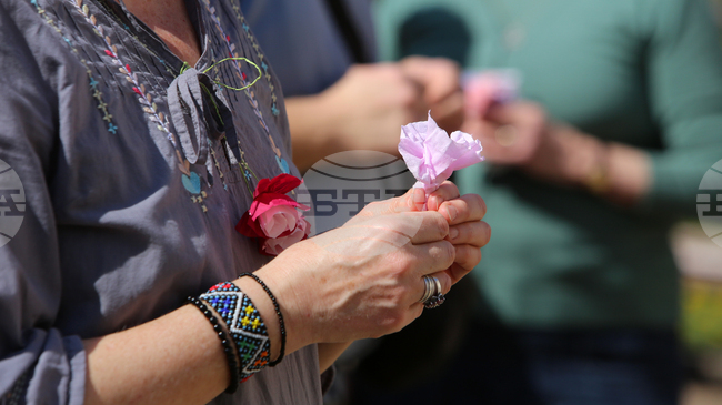 Как се ражда и въздейства думата „благодаря“, разказват филолог и психолог за БТА