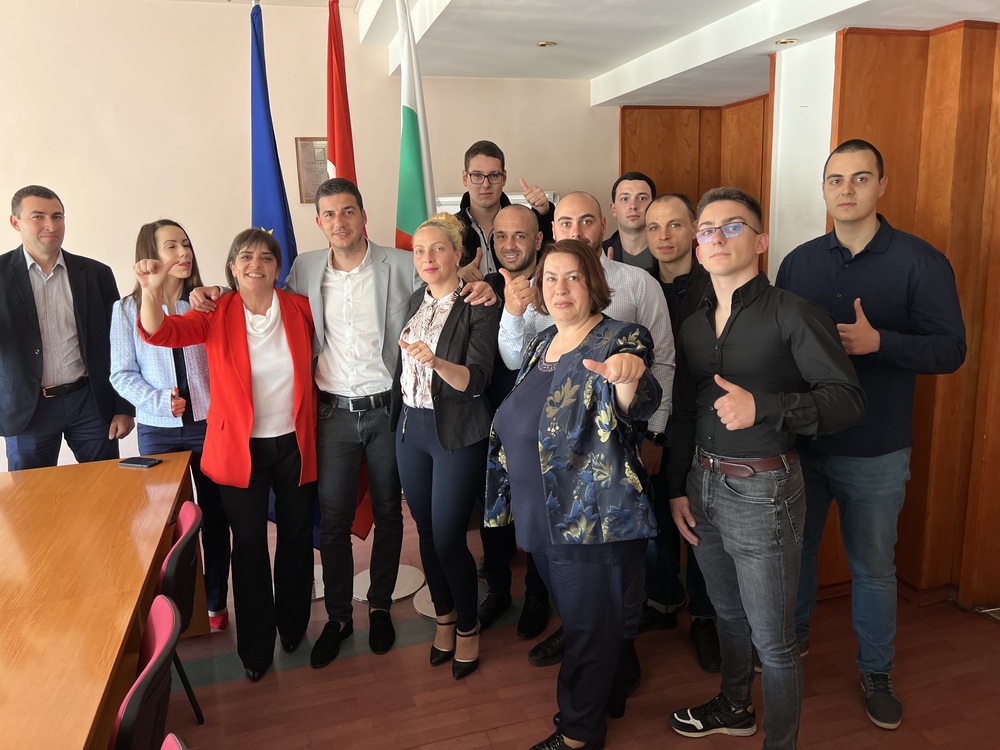 Кандидатът за председател на МО в БСП Станислав Стоенчев се срещна с младежи от Ямбол