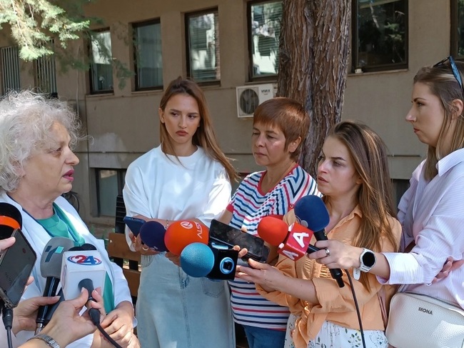 МИА: Медицинската сестра, болна от Кримска хеморагична треска, засега е в стабилно състояние в Република Северна Македония, каза д-р Наунова-Йовановска