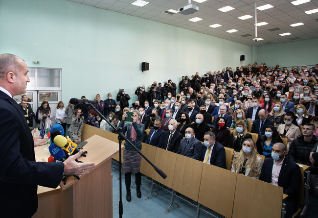 Румен Радев: Достойното бъдеще на България изисква образованието да се превърне в стратегически национален приоритет
