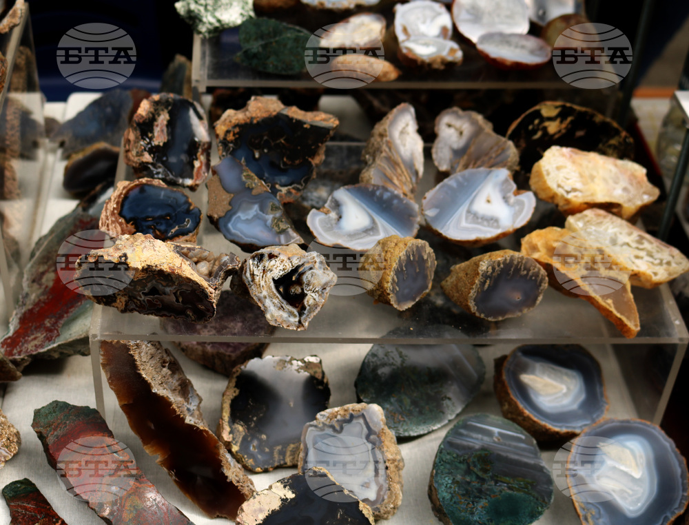 Великденско изложение - минерали - скъпоценни камъни