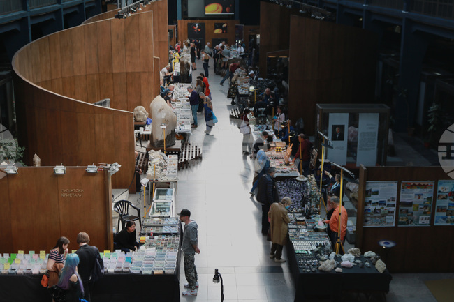 Великденско изложение - минерали - скъпоценни камъни