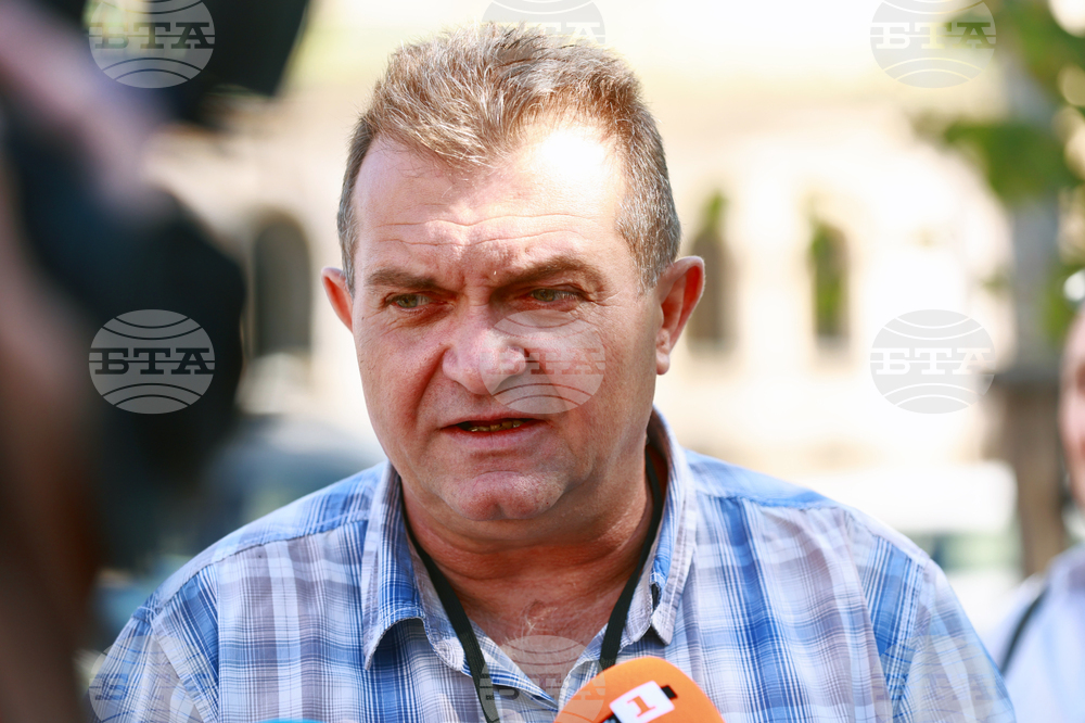 Парламен - протест - оставка