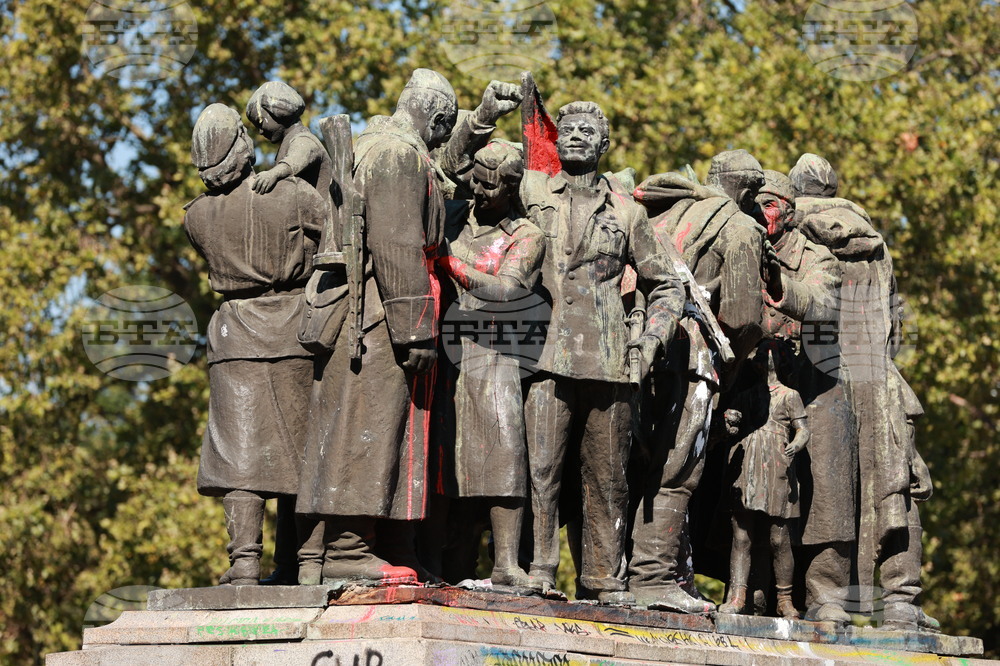Паметника на Съветската армия - палатков лагер - „Левицата!“