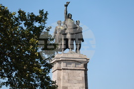 Паметника на Съветската армия - палатков лагер - „Левицата!“