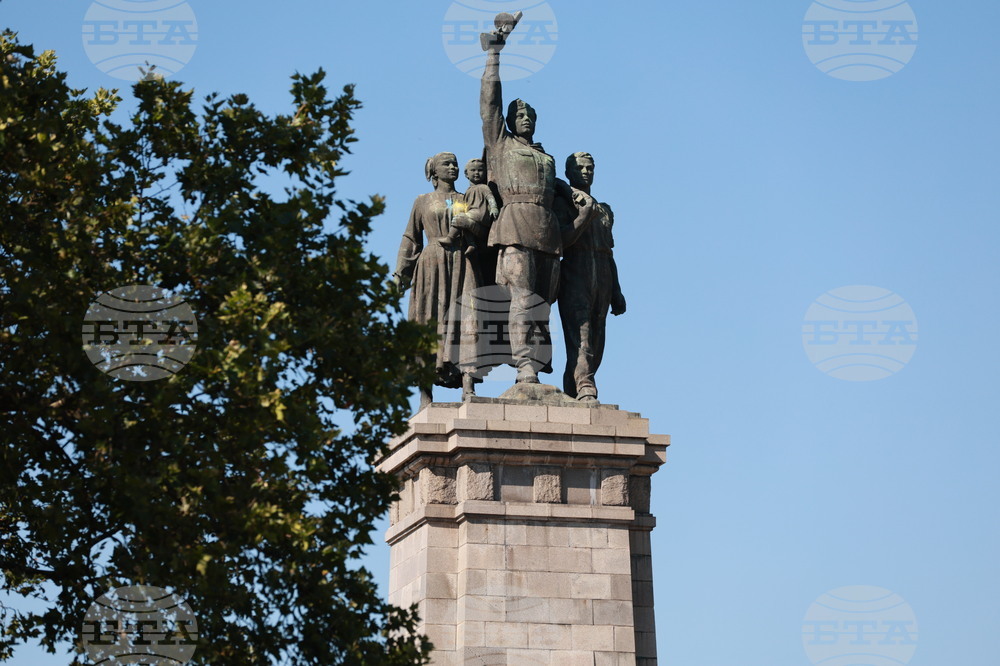 Паметника на Съветската армия - палатков лагер - „Левицата!“