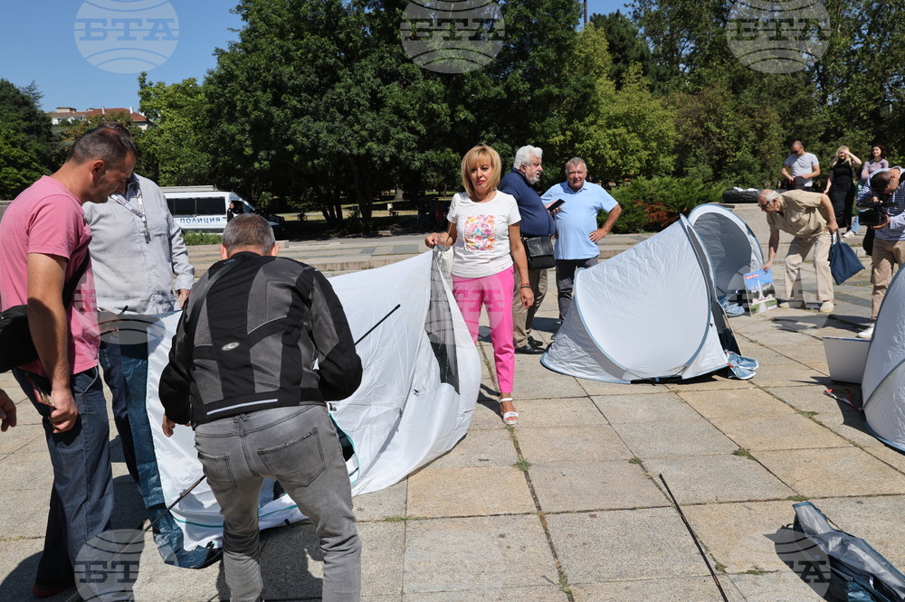 Паметника на Съветската армия - палатков лагер - „Левицата!“