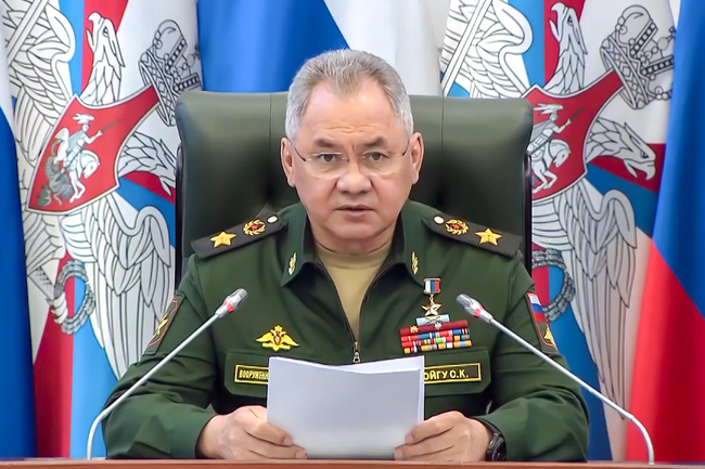 Русия увеличава силите си на запад, за да противодейства на заплахата от НАТО, обяви руският министър на отбраната Сергей Шойгу