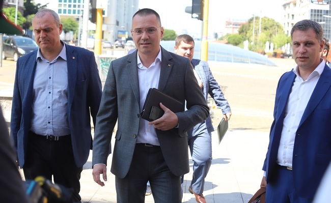 ВМРО към Радев: Наложете вето на това недоразумение „интимна връзка – 60 дни“. Ще сезираме и Конституционния съд