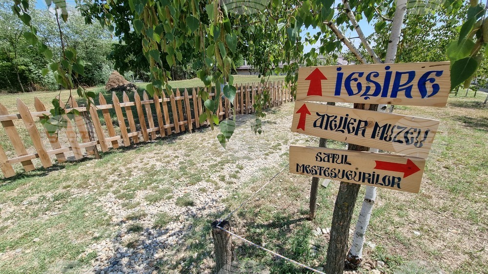 Румъния - “Селото на занаятите” в Комана