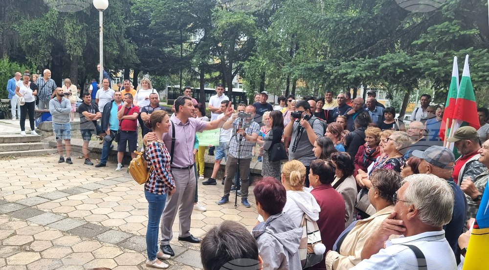 Protesters Support Mayor Arrested in Probe into Subsidy Fraud Involving Social Housing, BSP Stand Behind Him