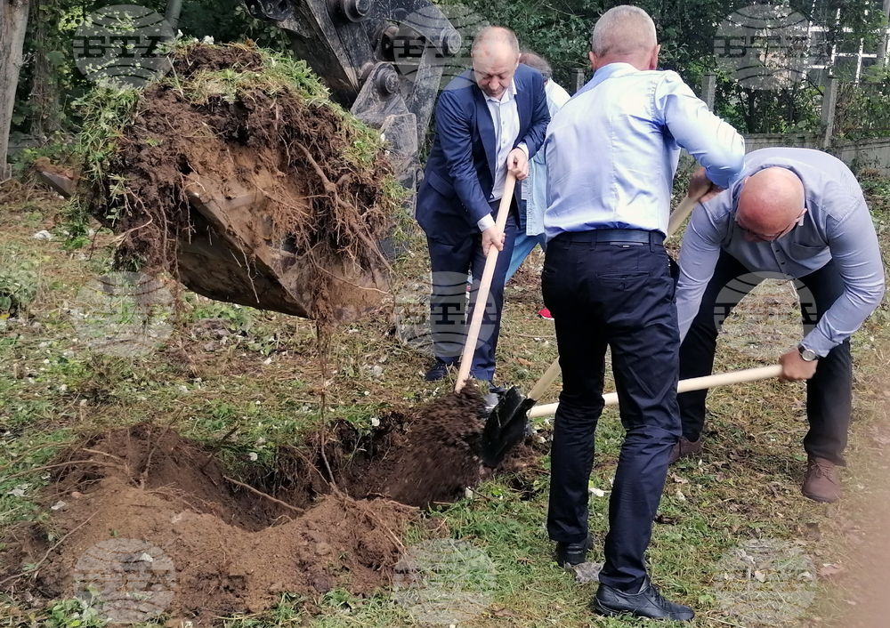 Видин - реконструкция - канализационен колектор - първа копка