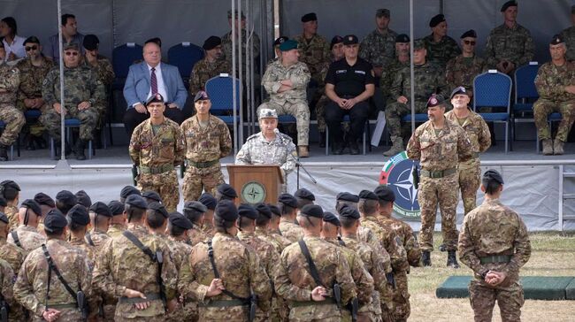 МО: С тържествена церемония на учебен полигон „Ново село“ се извърши ротация на италианския контингент от състава на многонационалната бойна група в България
