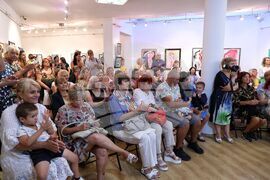 Бургас - Елена Инджова - "Сълзите на струните" - книга и изложба