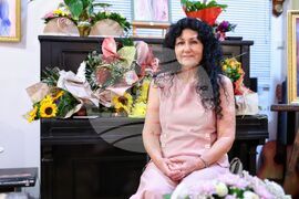 Бургас - Елена Инджова - "Сълзите на струните" - книга и изложба