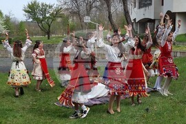 Кърджали - деца пресъздадоха обичая лазаруване