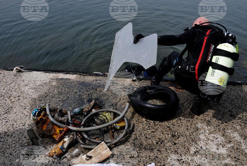 Бургас - водолази - морско дъно - почистване