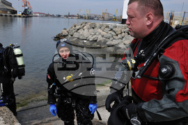 Бургас - водолази - морско дъно - почистване