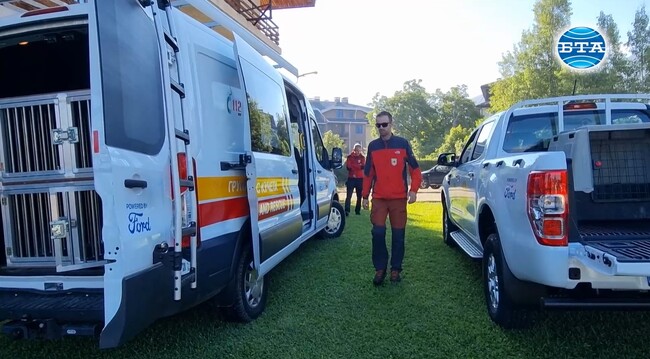 Групата за спасяване с кучета на Планинската спасителна служба вече разполага с високопроходим бус, получен като дарение