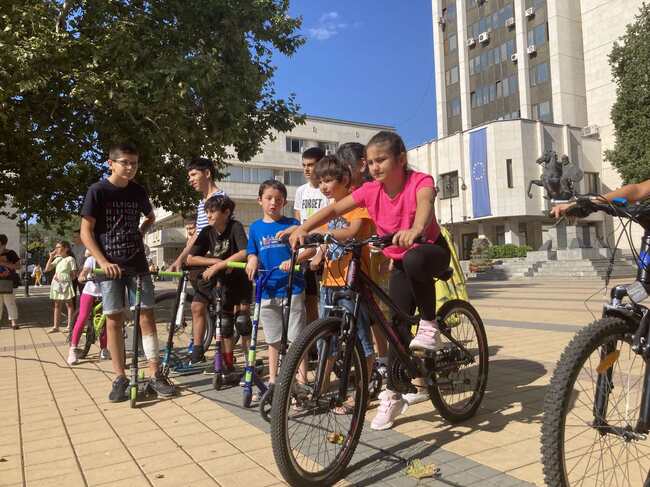 В Ловеч се проведе състезание с велосипеди и тротинетки