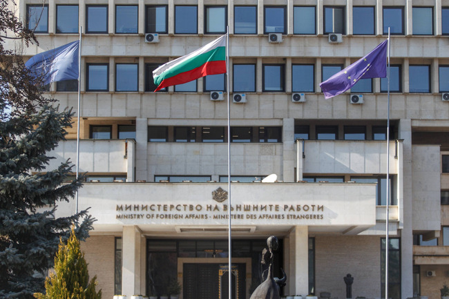 Българските граждани в Германия да бъдат бдителни и предпазливи за места с демонстрации или струпване на хора, призоваха от МВнР