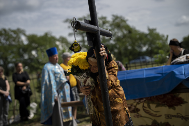 Пътят към мир е да се подкрепи Украйна с военни средства, коментира западният печат