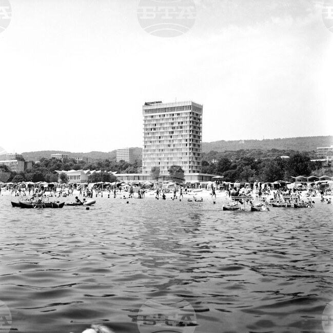 Курортен комплекс "Златни пясъци"