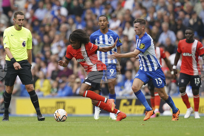 Лутън бе глобен заради хомофобски скандирания на фенове по време на мача с Брайтън