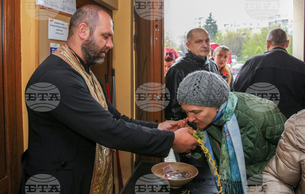 Храм "Рождество Христово" - Цветница - богослужение