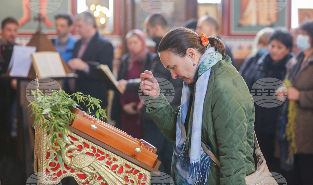 Храм "Рождество Христово" - Цветница - богослужение