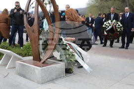 РС Македония - Илияна Йотова - Охридско езеро - паметник